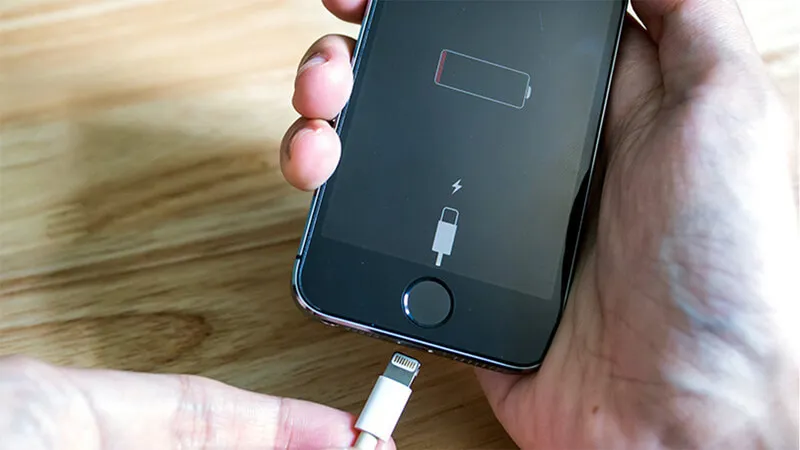 Cách sửa lỗi điện thoại sạc không vào pin trên iPhone hiệu quả