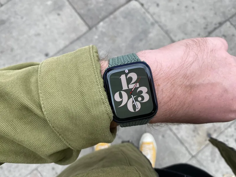 Giữa 2 dòng, nên mua Apple Watch SE hay Series 6, đồng hồ phù hợp với bạn nhất