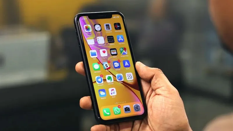 So sánh màn hình OLED và LCD trên iPhone, khác biệt nhau như thế nào?